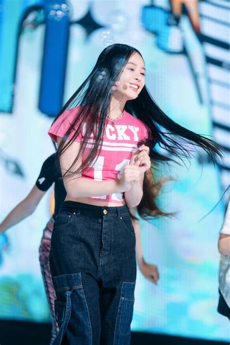 These 40+ Gorgeous HD Stage Pictures Of NewJeans' Members .